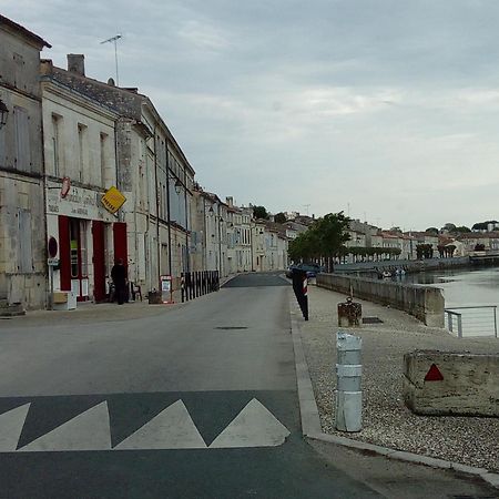 Le Gite Des 3 Saules Saint-Savinien Exterior photo